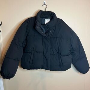 Amazon Essentials Women's Cropped Full-Zip Puffer Jacket in Black Quilted